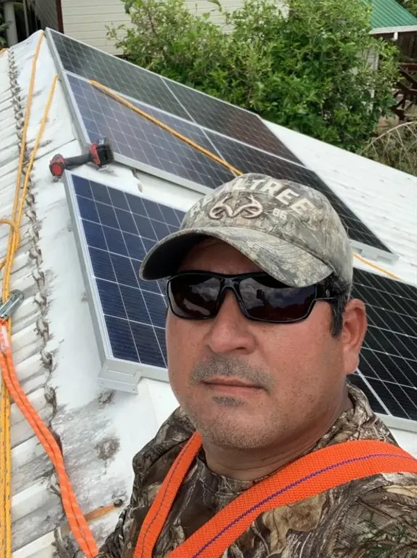 solar panel install utila