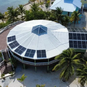 Read more about the article Another Successful 18 kw Off-Grid Solar Installation on Utila’s South Shore! ☀️🌴